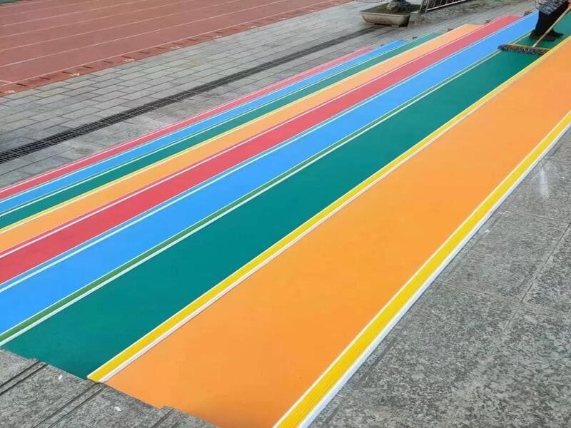 close up showing structural layers of flexible lvt and rigid core spc
